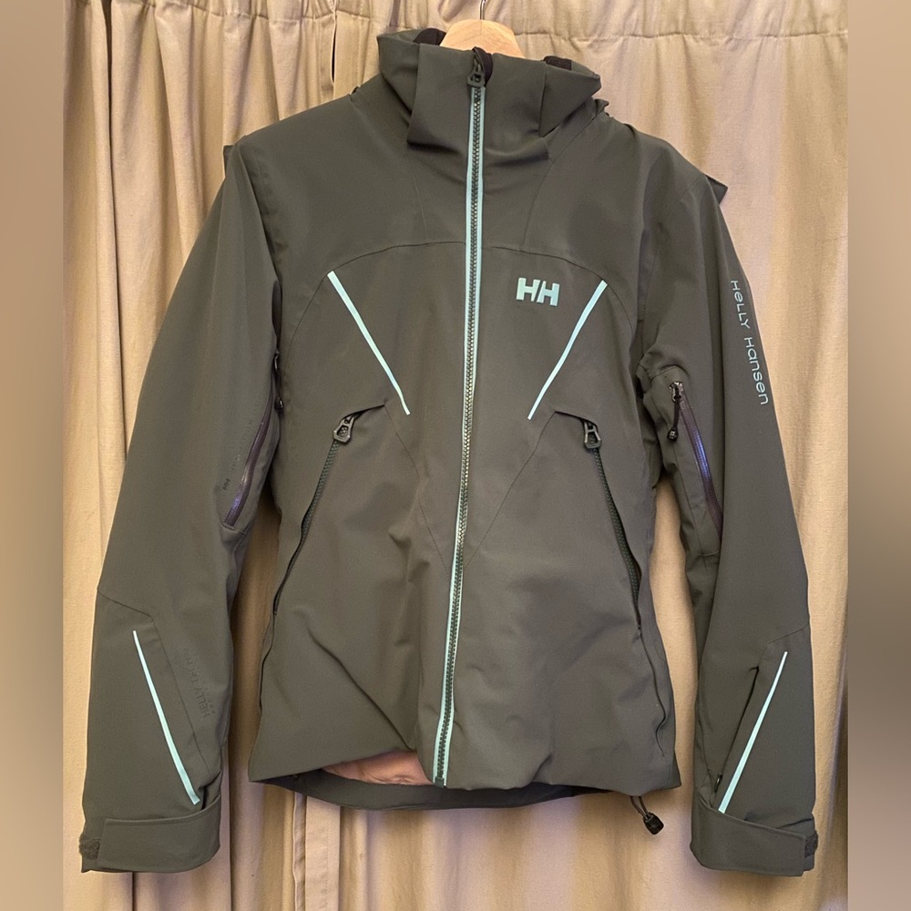XS Womens Helly Hanson ski/all weather Jacket green/pink interior